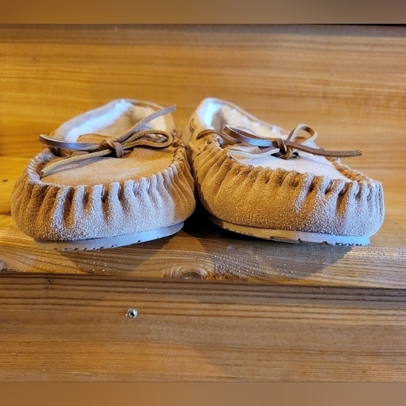 Minnetonka Moccasins Like New/NWOT Size 11 - Picture 7 of 11
